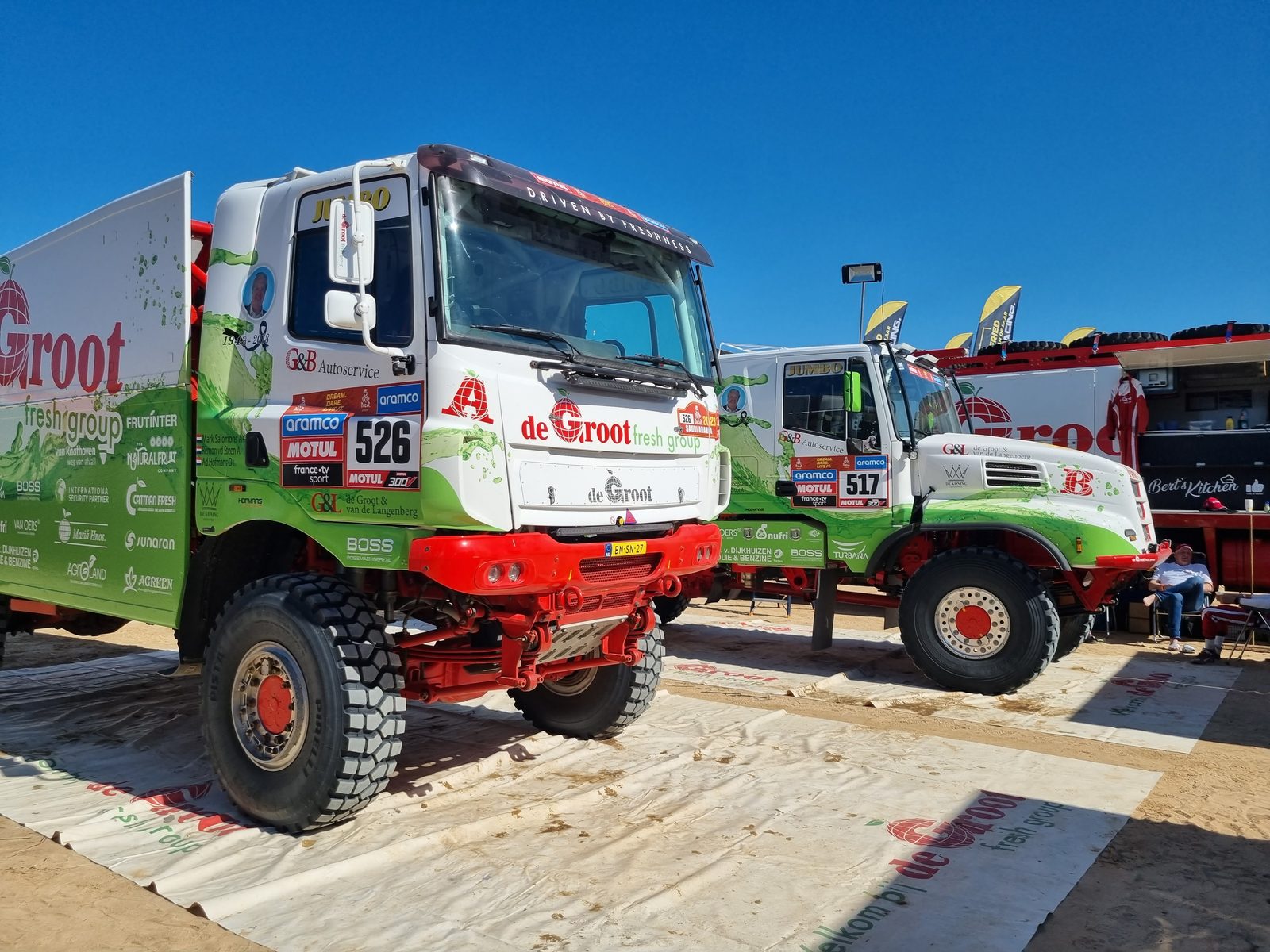Rallye-Trucks im Servicebereich