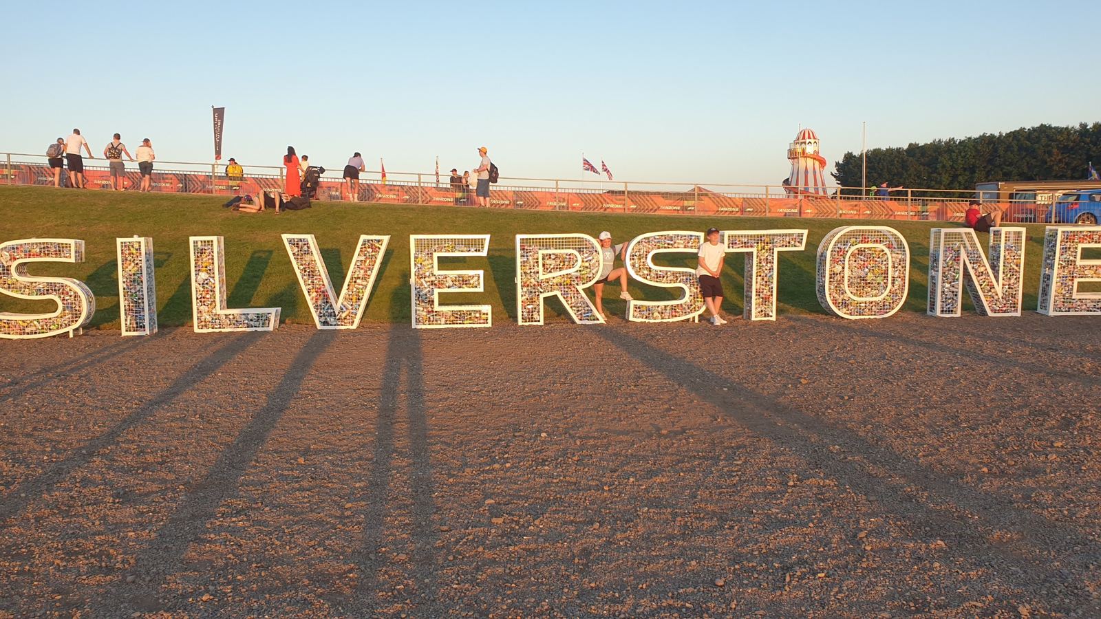 Silverstone-Schriftzug an der Rennstrecke